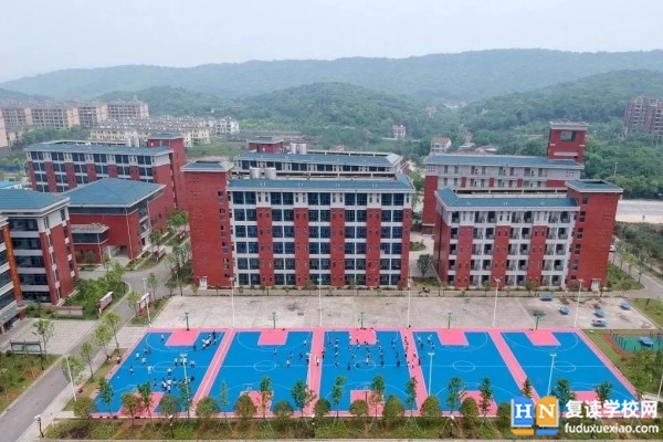 岳陽(yáng)市博雅南湖高級(jí)中學(xué)學(xué)費(fèi)