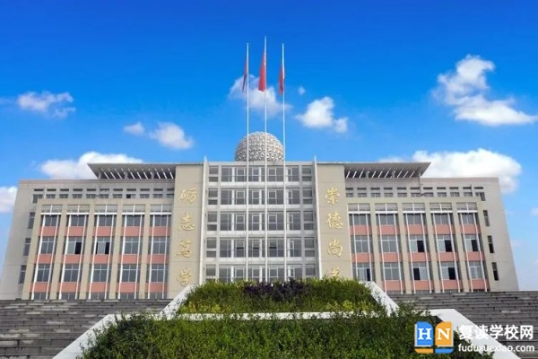 冷水江市第六中學(xué)占地面積