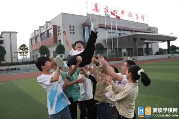 婁底市第四中學(xué)怎么樣