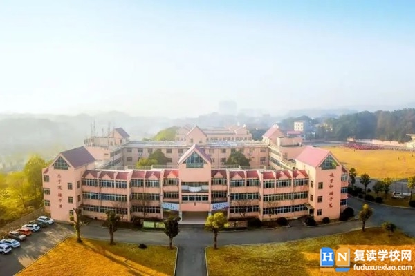 岳陽(yáng)市云夢(mèng)中學(xué)學(xué)費(fèi)多少