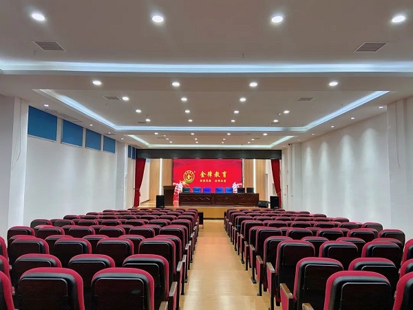 長沙金律藝術(shù)中學(xué)復(fù)讀部環(huán)境實景