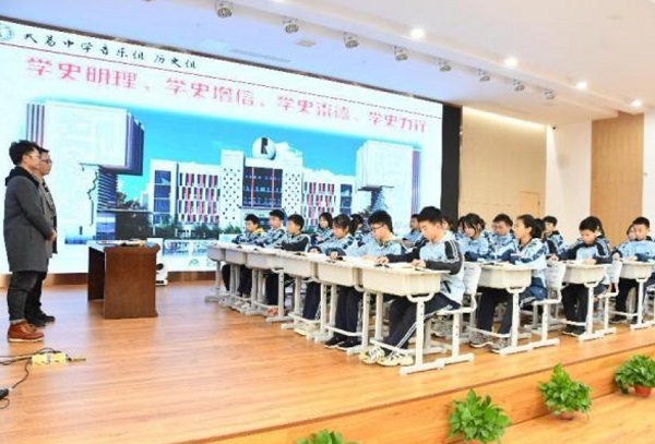 湘潭市天易高級(jí)中學(xué)環(huán)境實(shí)景