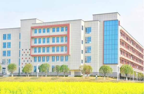 湘潭市天易高級(jí)中學(xué)環(huán)境實(shí)景