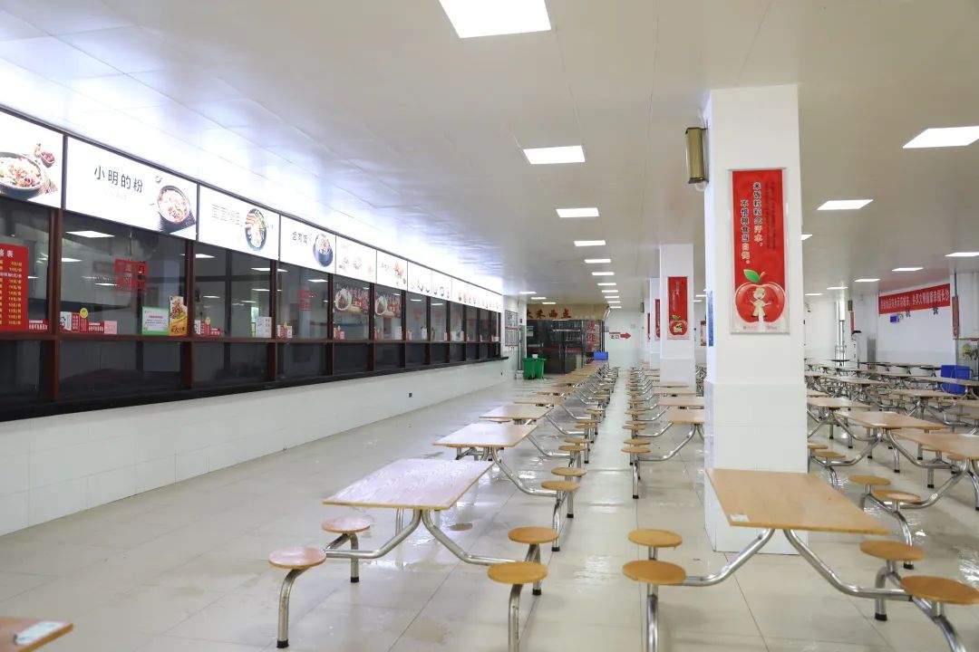 湖南師大二附中復(fù)讀部環(huán)境實景