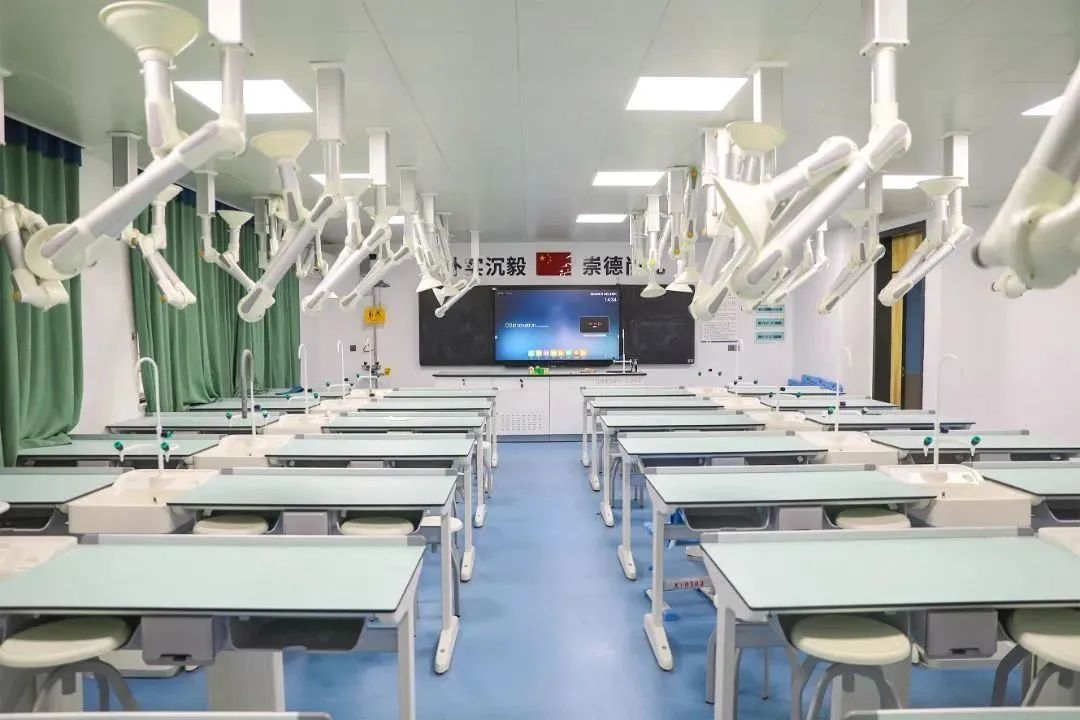 岳陽市郡華中學(xué)高復(fù)部環(huán)境實景