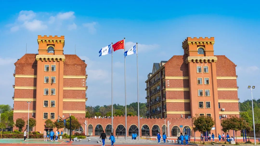 師大思沁新化高級(jí)中學(xué)高復(fù)部環(huán)境實(shí)景