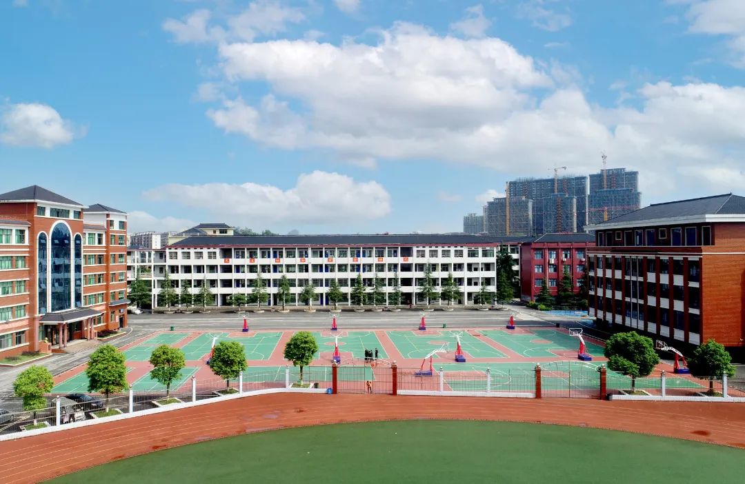 武岡市富田中學(xué)環(huán)境實(shí)景