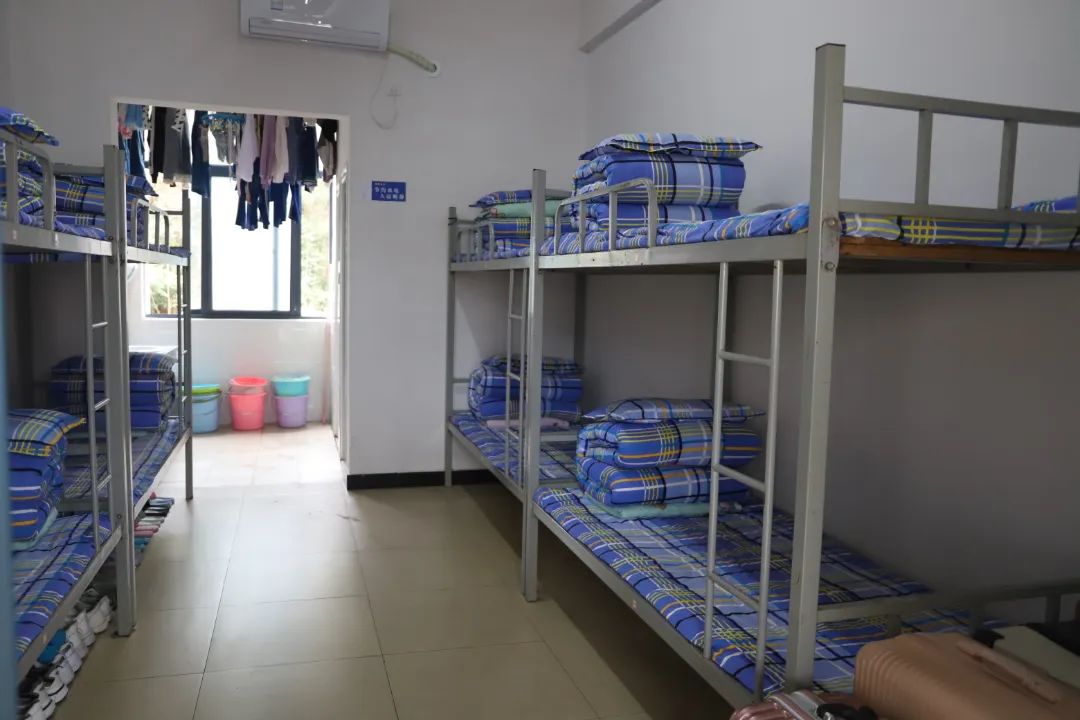 懷化市新晃恒雅高級中學(xué)環(huán)境實景