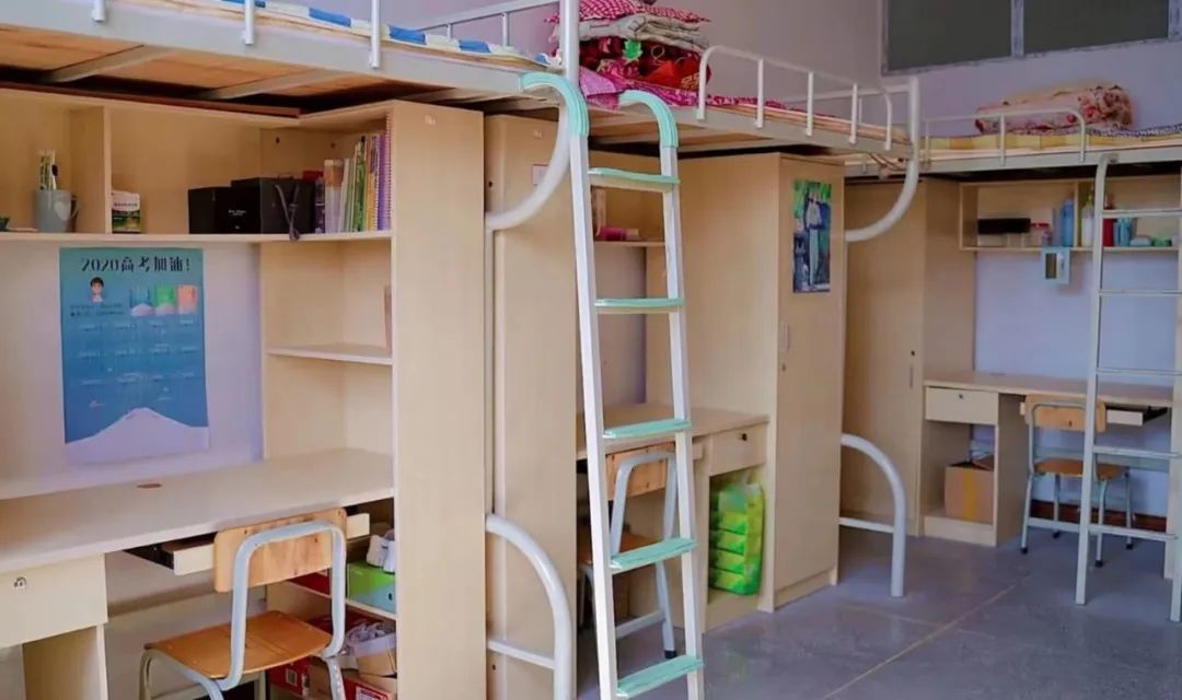 隆回縣楚云學(xué)校復(fù)讀部環(huán)境實(shí)景