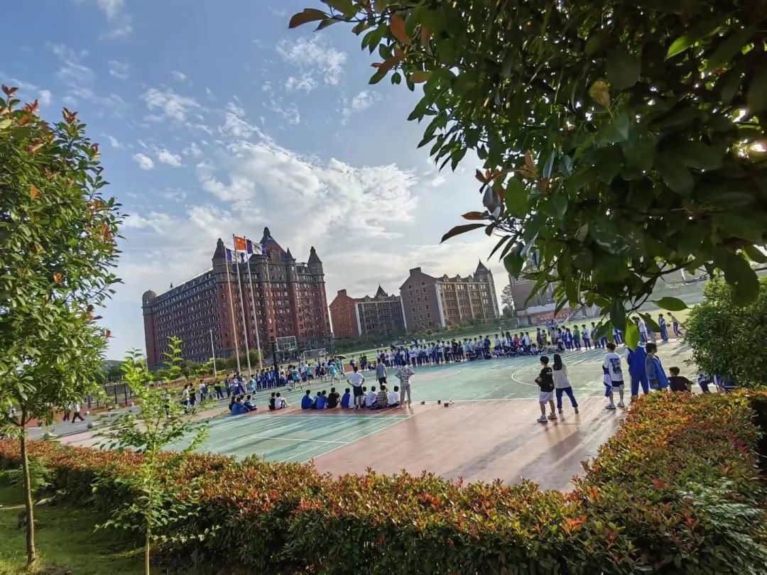 師大思沁新化高級(jí)中學(xué)高復(fù)部環(huán)境實(shí)景