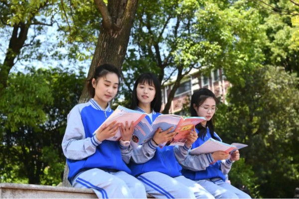 長(zhǎng)沙思沁高級(jí)中學(xué)2024年復(fù)讀部招生簡(jiǎn)章