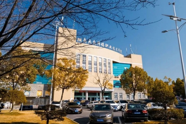 湖南大眾傳媒職業(yè)技術(shù)學(xué)院校園環(huán)境【多圖】