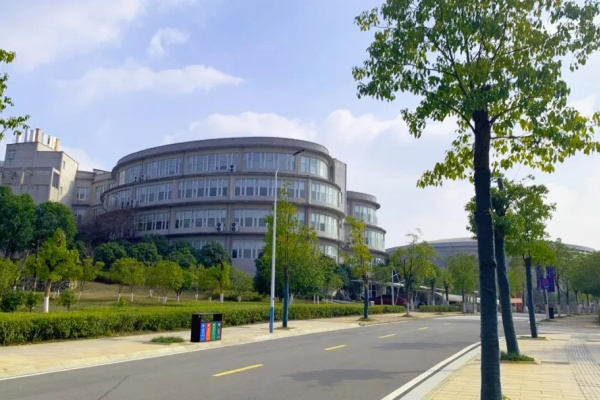 長沙商貿旅游職業(yè)技術學院校園環(huán)境【多圖】