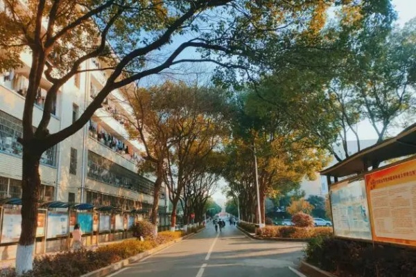 湖南科技職業(yè)學院校園環(huán)境【多圖】