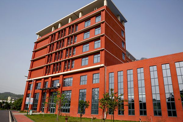 湖南工業(yè)職業(yè)技術(shù)學(xué)院校園環(huán)境【多圖】