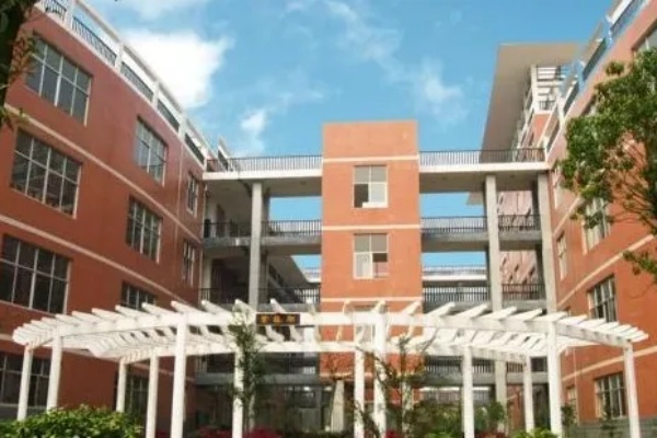 湖南機(jī)電職業(yè)技術(shù)學(xué)院校園環(huán)境【多圖】