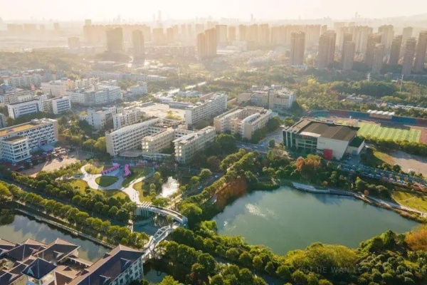 湖南大眾傳媒職業(yè)技術(shù)學(xué)院校園環(huán)境【多圖】