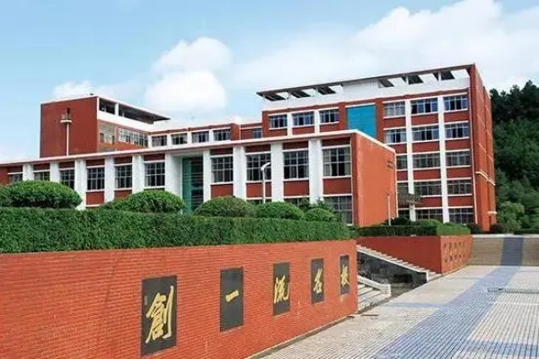 湖南工業(yè)職業(yè)技術(shù)學(xué)院校園環(huán)境【多圖】