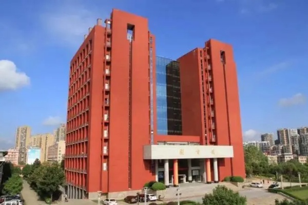 湖南工業(yè)職業(yè)技術(shù)學(xué)院校園環(huán)境【多圖】