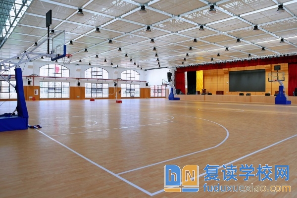 長沙市麓谷高級中學(xué)收費標準