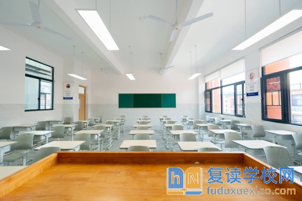 長(zhǎng)沙市珺琟高級(jí)中學(xué)收費(fèi)標(biāo)準(zhǔn)