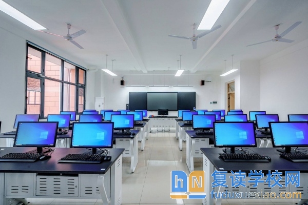 長(zhǎng)沙市珺琟高級(jí)中學(xué)收費(fèi)標(biāo)準(zhǔn)