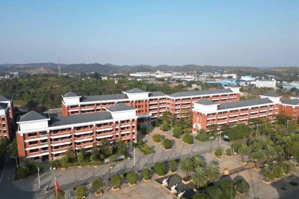 衡陽理工職業(yè)學院2025年收費標準