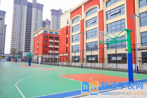 長(zhǎng)沙**高松雅湖學(xué)校學(xué)費(fèi)多少