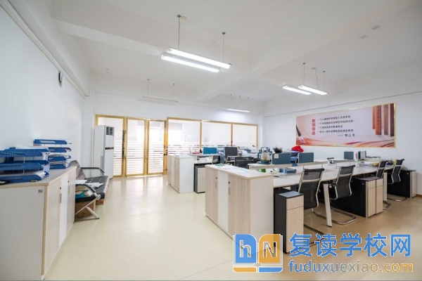 長沙市創(chuàng)新高級中學學費多少