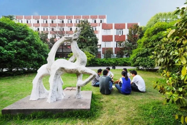 長(zhǎng)沙環(huán)境保護(hù)職業(yè)技術(shù)學(xué)院2025年收費(fèi)標(biāo)準(zhǔn)