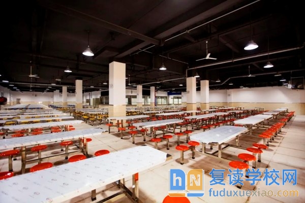 長(zhǎng)沙弘益高級(jí)中學(xué)學(xué)費(fèi)多少