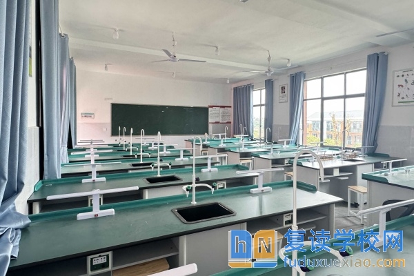 長沙弘文高級中學(xué)收費(fèi)標(biāo)準(zhǔn)