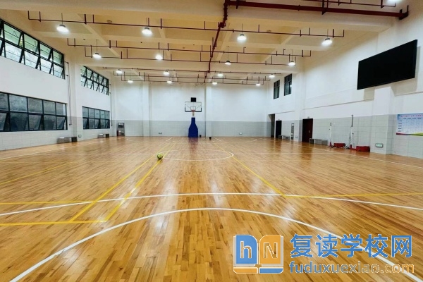 寧鄉(xiāng)市玉潭高級中學(xué)收費標(biāo)準(zhǔn)