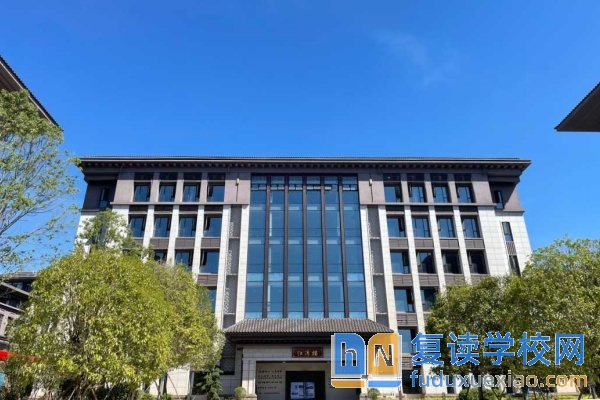 盤點(diǎn)長(zhǎng)沙40所民辦高中2025年收費(fèi)標(biāo)準(zhǔn)