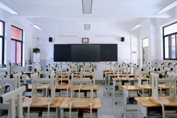 長沙麓谷高級中學(xué)復(fù)讀費用