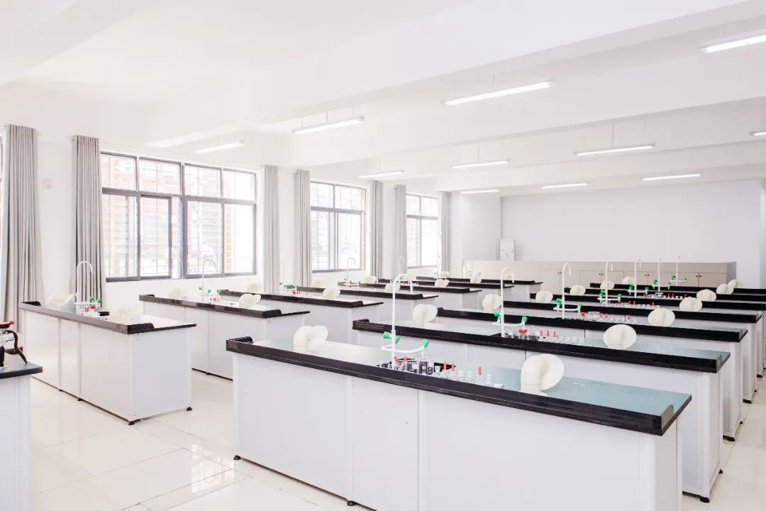 桂陽(yáng)縣展輝學(xué)校高復(fù)班環(huán)境實(shí)景