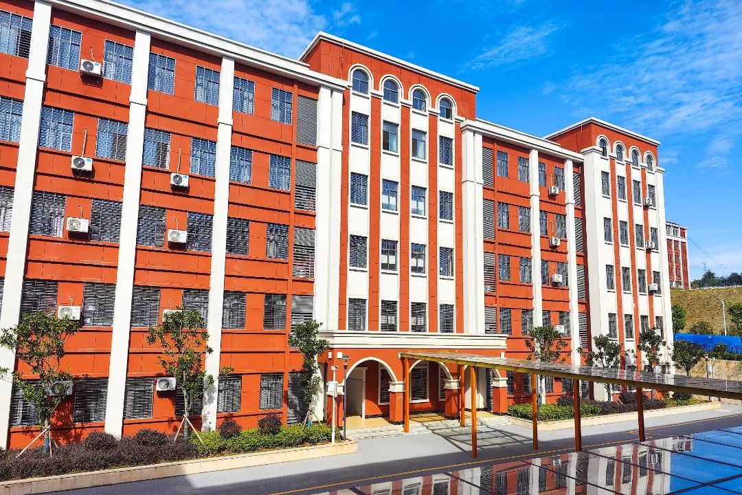 桂陽(yáng)縣展輝學(xué)校高復(fù)班環(huán)境實(shí)景