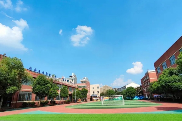 2025年長沙市英藍職業(yè)學校單招復讀招生簡章