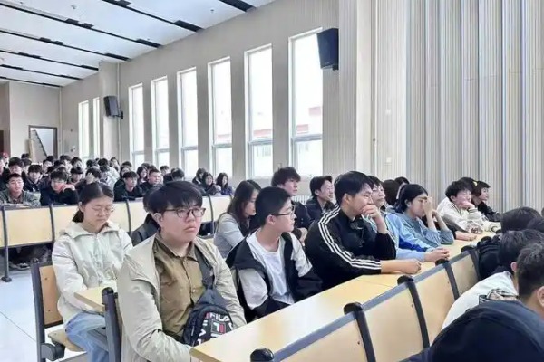 湖南單招復(fù)讀學(xué)校排名和費(fèi)用