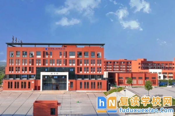 長沙市唯上商務(wù)科技學(xué)校2026年高考復(fù)讀班招生簡章