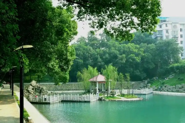 長(zhǎng)沙環(huán)境保護(hù)職業(yè)技術(shù)學(xué)院2025年最低錄取分?jǐn)?shù)