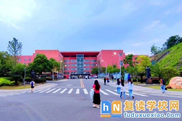 長沙商貿(mào)旅游職業(yè)技術(shù)學(xué)院2025年單招計(jì)劃及收費(fèi)標(biāo)準(zhǔn)