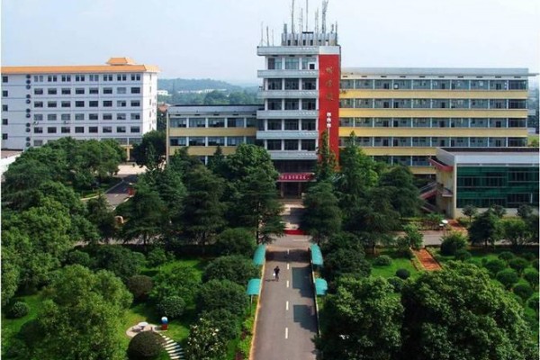 湖南安全技術(shù)職業(yè)學(xué)院2025年單招計(jì)劃及收費(fèi)標(biāo)準(zhǔn)